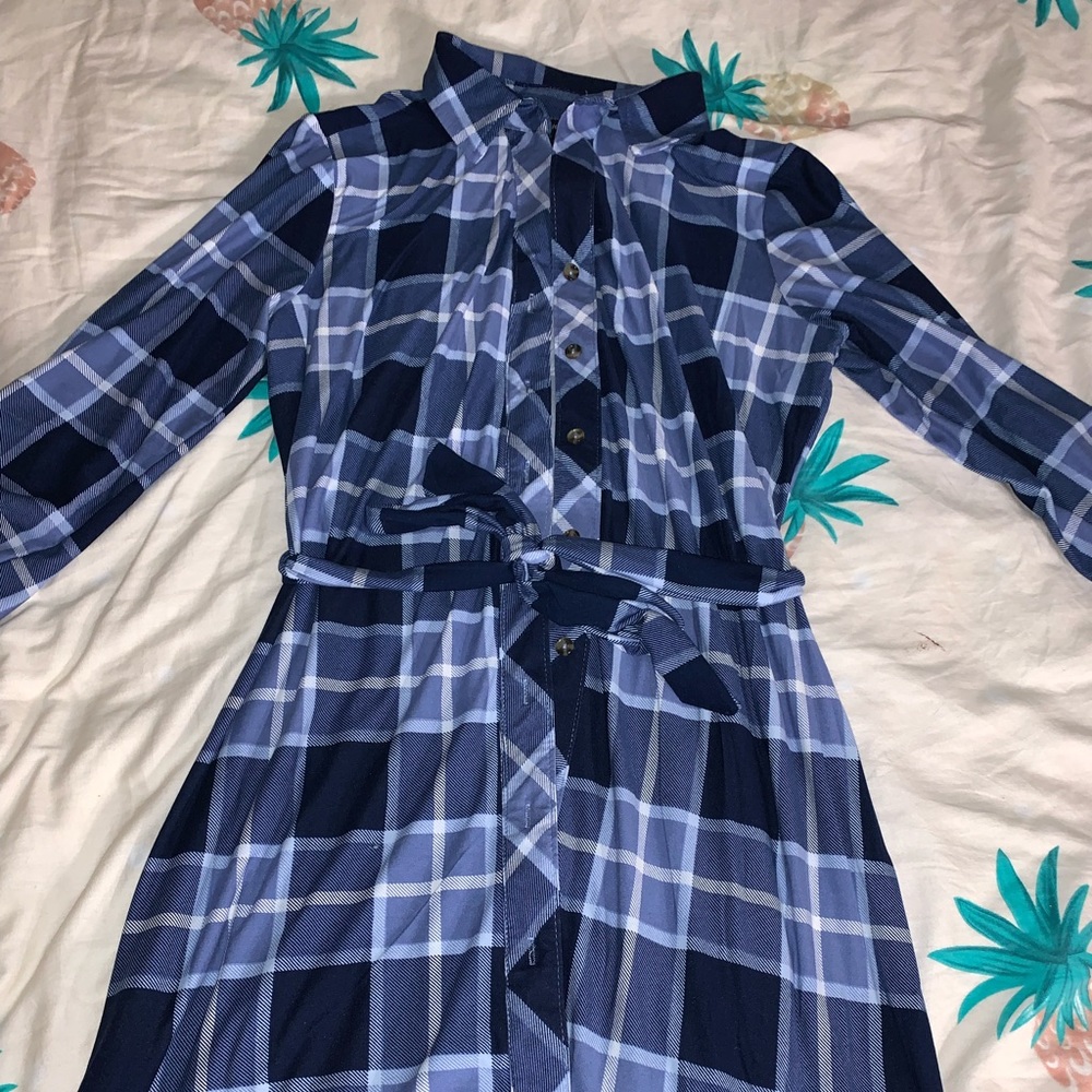 Blue button up dress. Short dress with long sleeves
